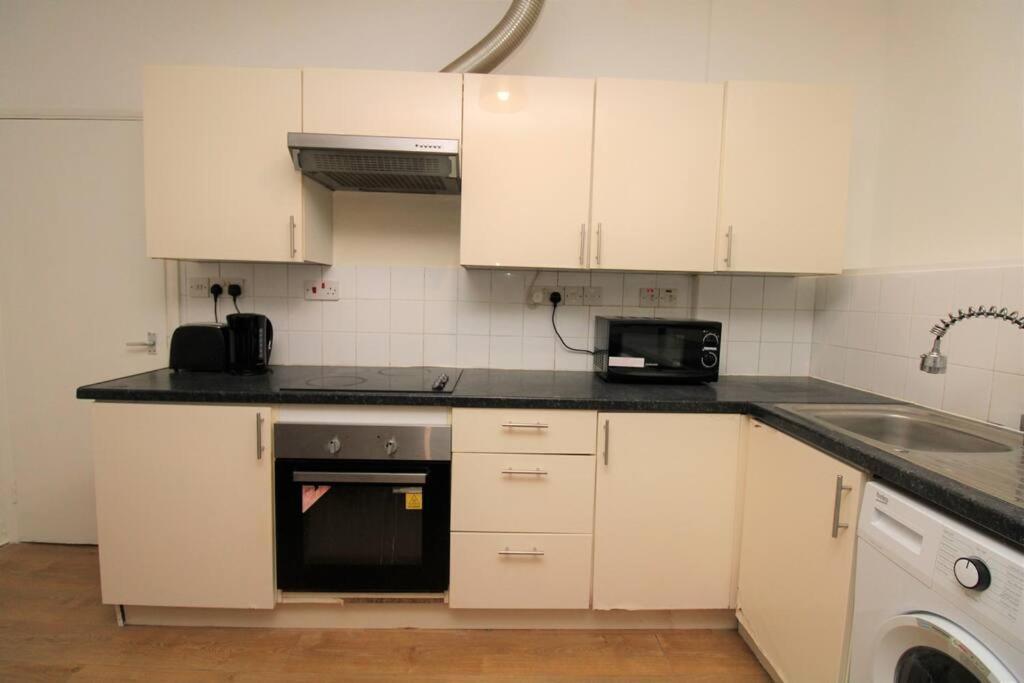 Ideal 2 Bed Flat Close To City Apartment Londra Exterior foto