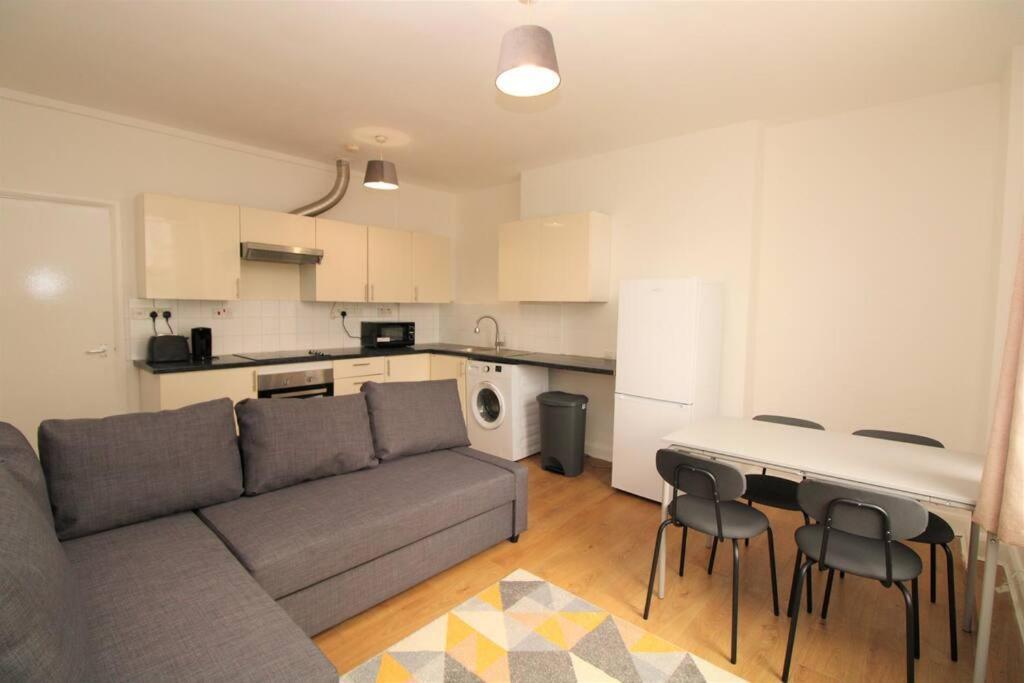 Ideal 2 Bed Flat Close To City Apartment Londra Exterior foto