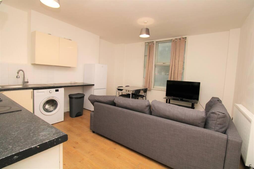 Ideal 2 Bed Flat Close To City Apartment Londra Exterior foto