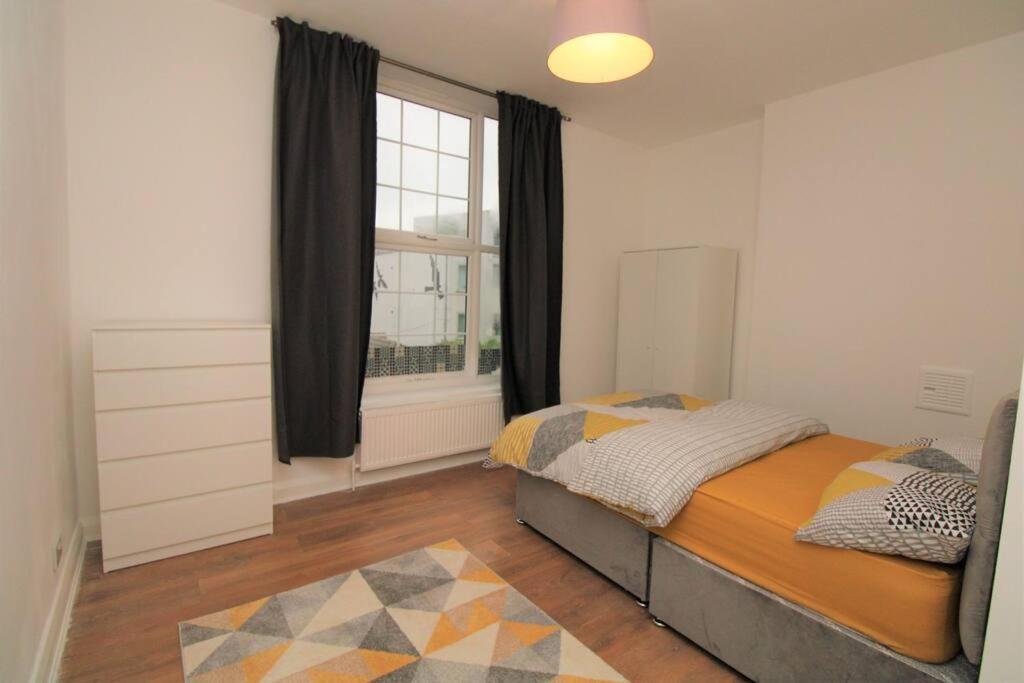 Ideal 2 Bed Flat Close To City Apartment Londra Exterior foto