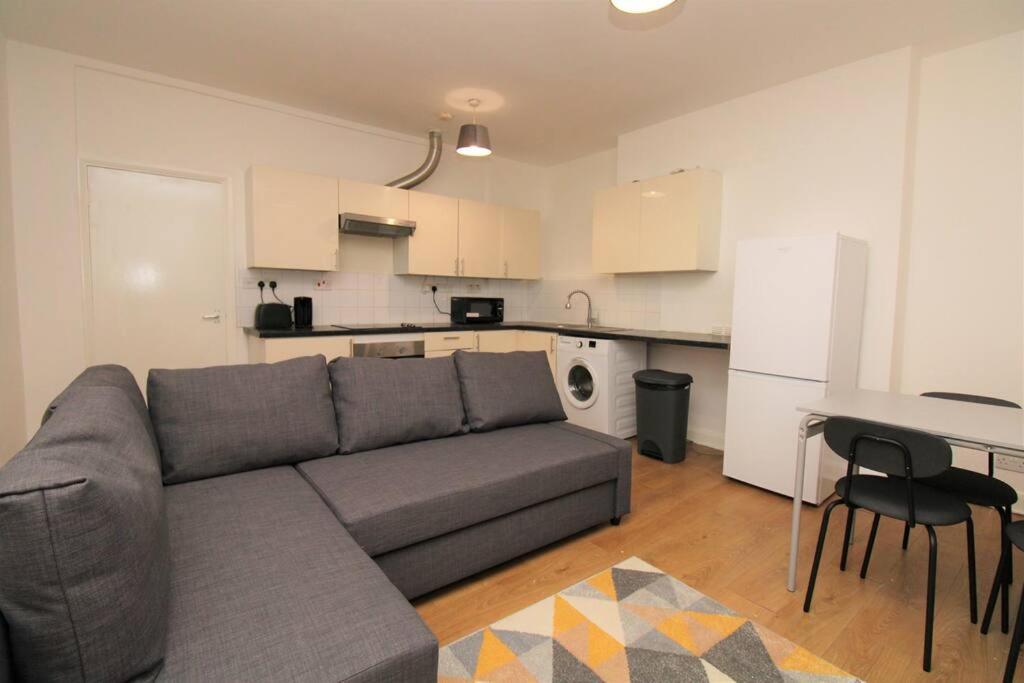 Ideal 2 Bed Flat Close To City Apartment Londra Exterior foto
